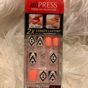 Press On Nails W/ Jewels (ONLY ONE LEFT)